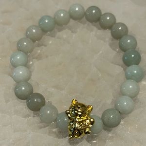 Shitai jade and lucky cat charm bracelet